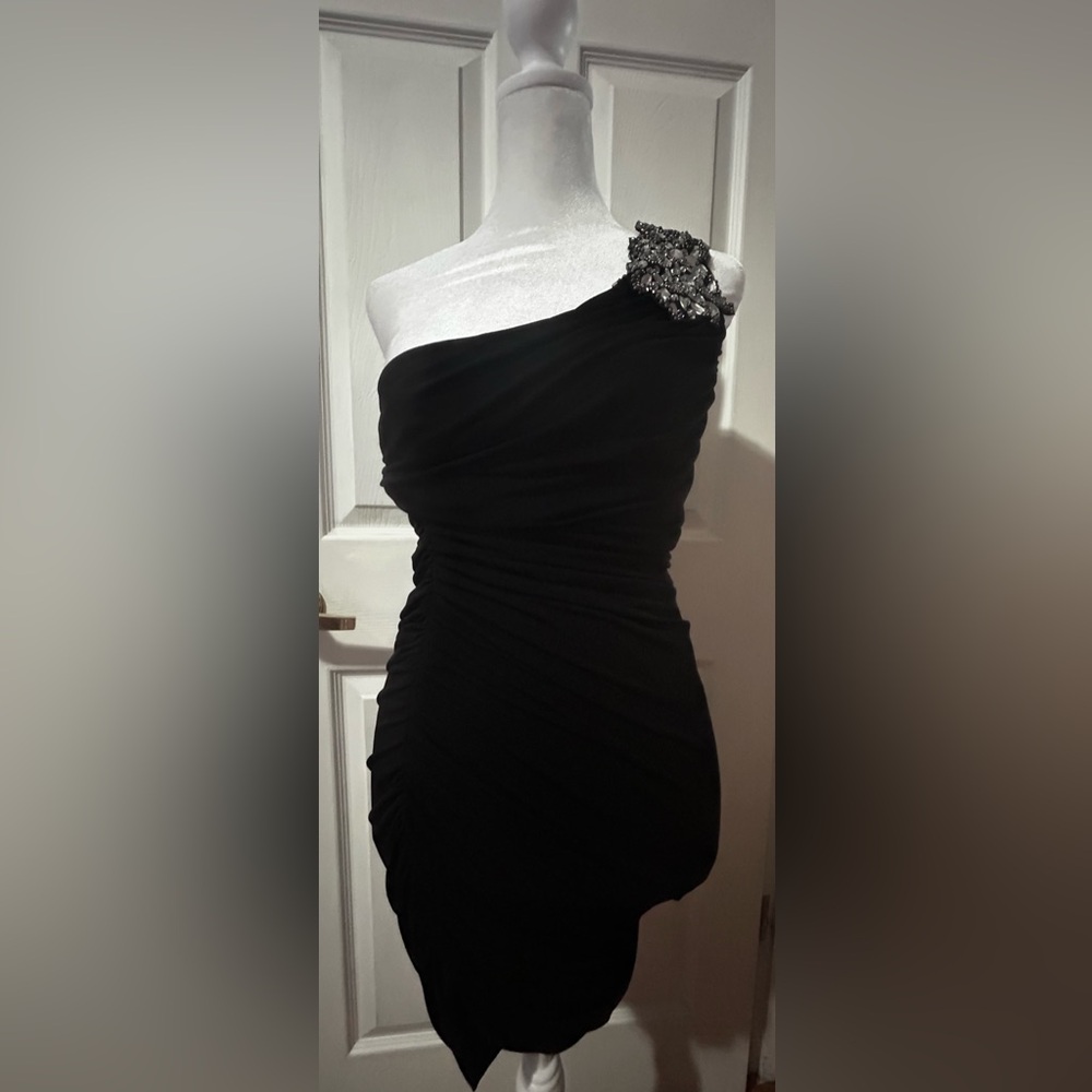 Elegant Black One-Shoulder Ruched Dress